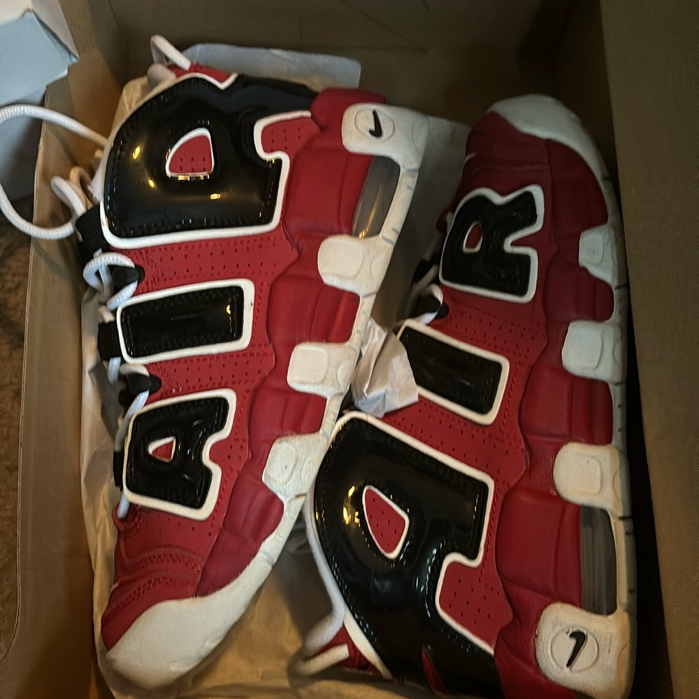 Nike uptempo kids 6y